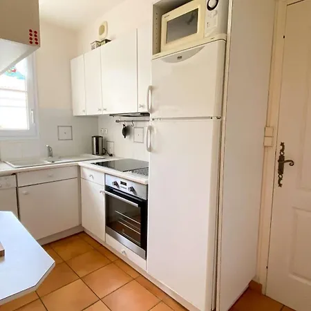 빌라 Au Calme, Avec Piscine 라플로트