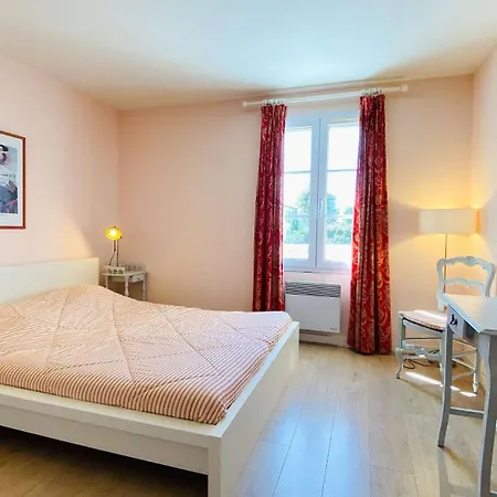 Au Calme, Avec Piscine Villa