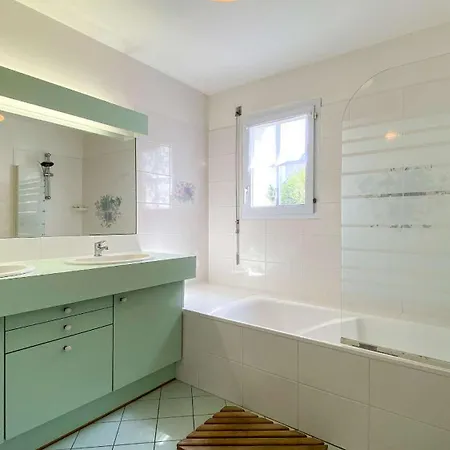 Au Calme, Avec Piscine *