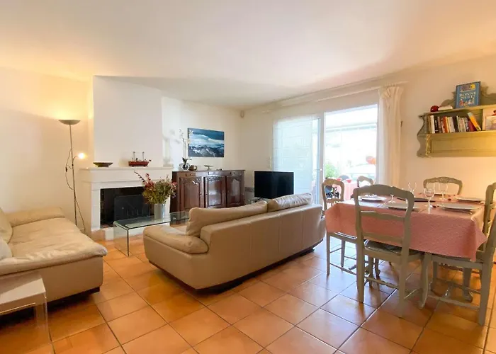 Au Calme, Avec Piscine Villa *