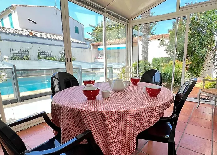 Villa Au Calme, Avec Piscine La Flotte